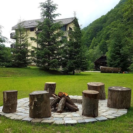 Готель Casa Valea Cernei Isverna Екстер'єр фото