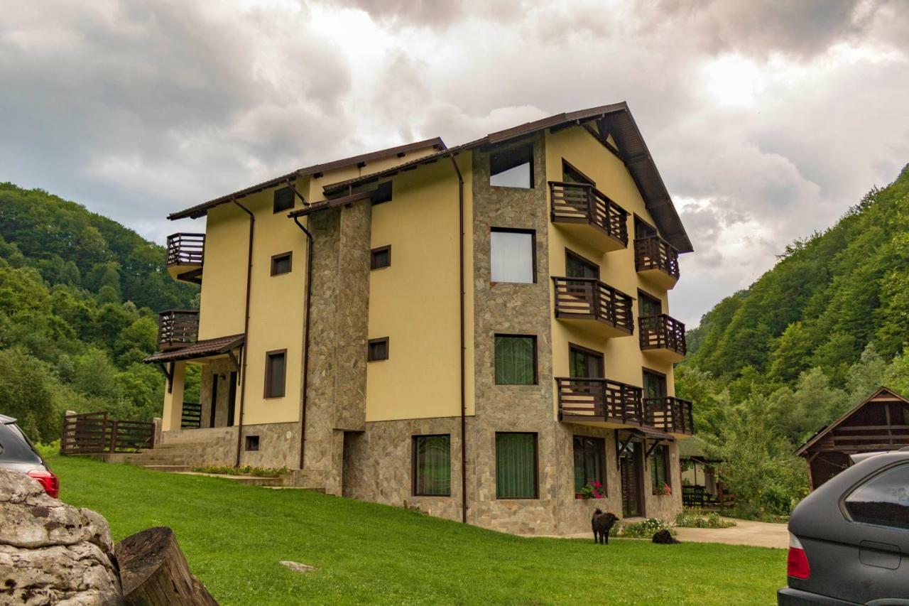 Готель Casa Valea Cernei Isverna Екстер'єр фото
